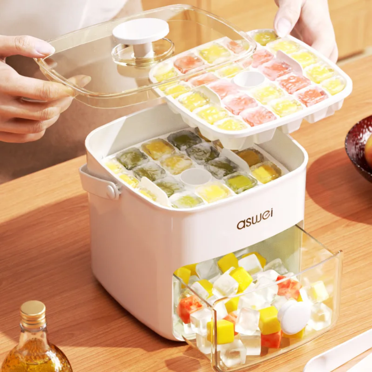 Press-Type Ice Cube Maker & Storage Box
